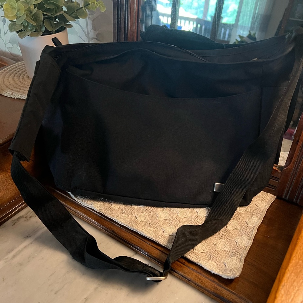 CABELA'S Classic Nylon Classic Crossbody Multi Pocket Travel Bag Black Adj Strap
